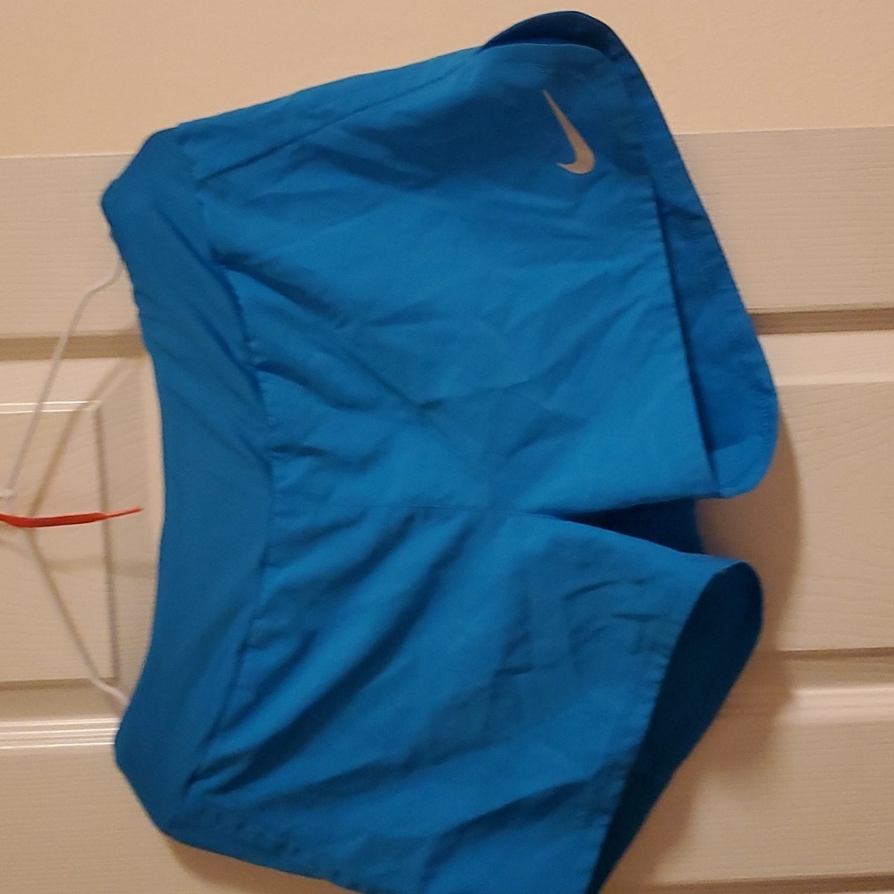 New Nike shorts size M